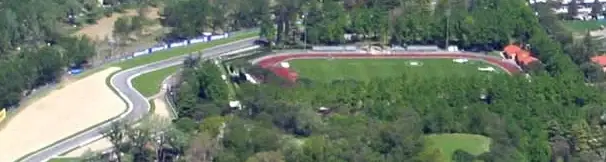 Lo stadio Romeo Galli di Imola visto dall’alto, con il campo e la pista di atletica